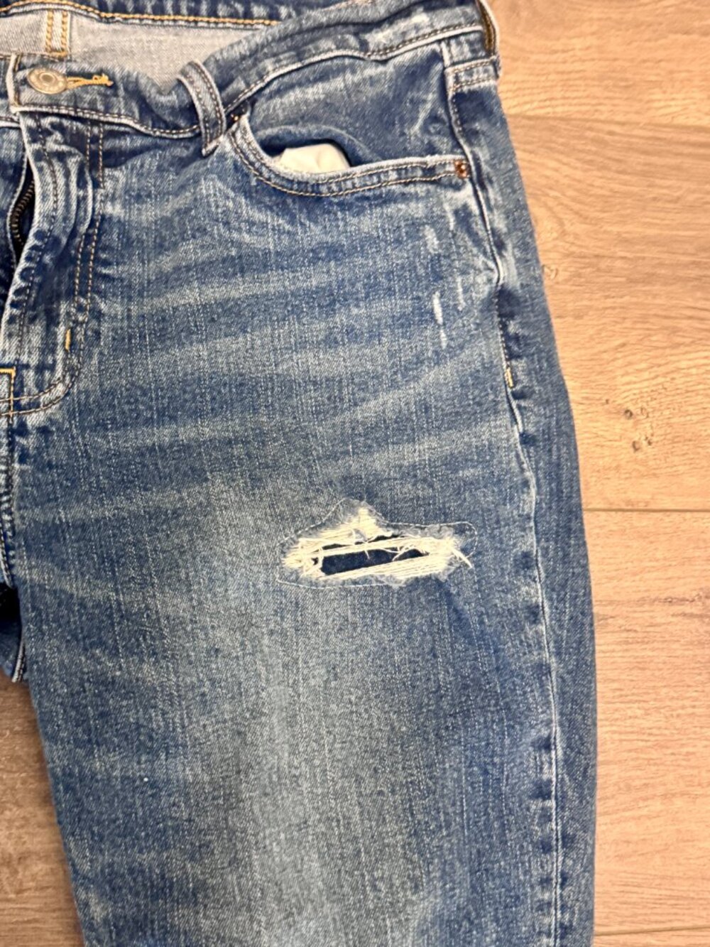 👖 Old Navy Mid-Rise Boyfriend Distressed Jeans Size 12 Raw Hem - Picture 6 of 11